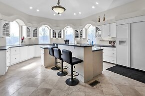 Luxury Villa with Mini Pool, Fireplaces & Scenic Views