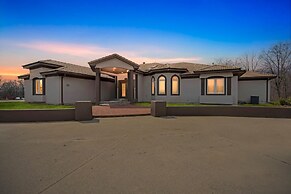 Luxury Villa with Mini Pool, Fireplaces & Scenic Views
