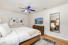 Old Town Basecamp 6 Blocks to Old Town Square