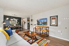 Old Town Basecamp 6 Blocks to Old Town Square