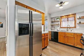 Old Town Basecamp 6 Blocks to Old Town Square