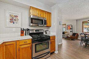 Old Town Basecamp 6 Blocks to Old Town Square