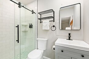 Old Town Basecamp 6 Blocks to Old Town Square