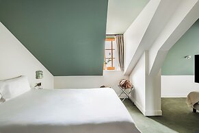 La Cour du 6