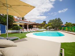 Chalet in Maspalomas With Heated Pool