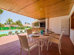 Chalet in Maspalomas With Heated Pool