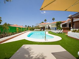 Chalet in Maspalomas With Heated Pool