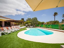 Chalet in Maspalomas With Heated Pool