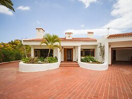 Chalet in Maspalomas With Heated Pool