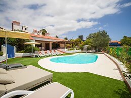 Chalet in Maspalomas With Heated Pool