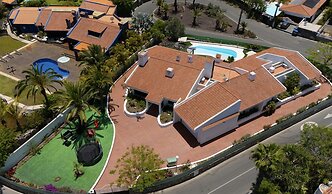 Chalet in Maspalomas With Heated Pool