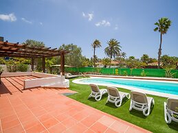 Chalet in Maspalomas With Heated Pool
