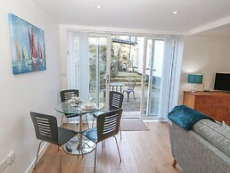 Beach Court Hideaway