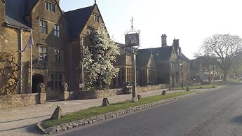 Spacious 3 Bedroom Cabin at Avonvale Holiday Lodge