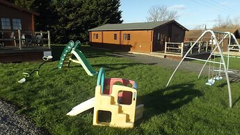 Spacious 3 Bedroom Cabin at Avonvale Holiday Lodge