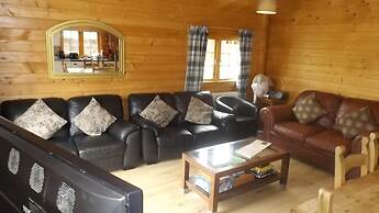 Spacious 3 Bedroom Cabin at Avonvale Holiday Lodge