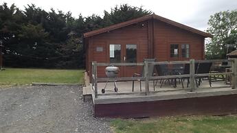 Spacious 3 Bedroom Cabin at Avonvale Holiday Lodge