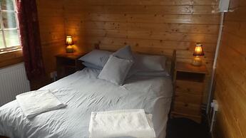 Spacious 3 Bedroom Cabin at Avonvale Holiday Lodge