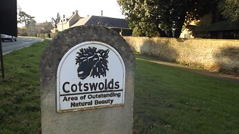 Spacious 3 Bedroom Cabin at Avonvale Holiday Lodge