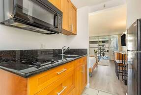 @marbella Lane - Stylish Island Stay w/ City Views