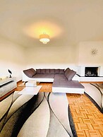 Spectacular Penthouse With Lake Views in Central Brissago