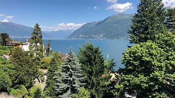 Spectacular Penthouse With Lake Views in Central Brissago