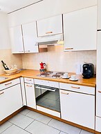 Sunny Modern Apartment Lake View Relax