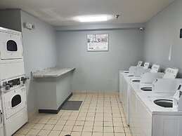 HomeTowne Studios & Suites by Red Roof Charlotte - Ballantyne