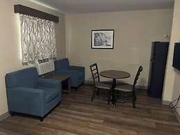 HomeTowne Studios & Suites by Red Roof Charlotte - Ballantyne