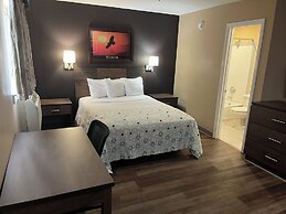 HomeTowne Studios & Suites by Red Roof Charlotte - Ballantyne