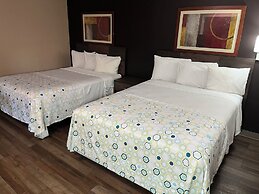 HomeTowne Studios & Suites by Red Roof Charlotte - Ballantyne