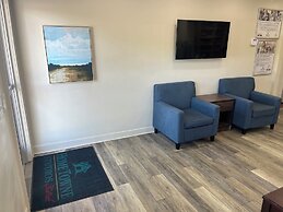 HomeTowne Studios & Suites by Red Roof Charlotte - Ballantyne