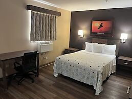 HomeTowne Studios & Suites by Red Roof Charlotte - Ballantyne