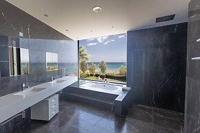 Protaras Holiday Villa El34 - Seafront Villa