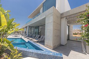 Protaras Holiday Villa El34 - Seafront Villa