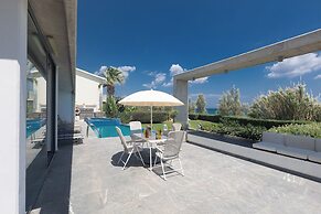 Protaras Holiday Villa El34 - Seafront Villa