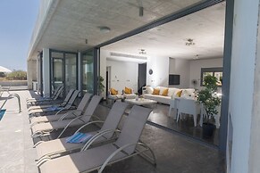 Protaras Holiday Villa El34 - Seafront Villa