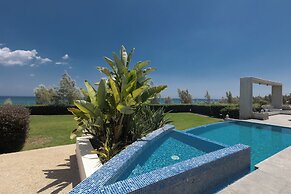 Protaras Holiday Villa El34 - Seafront Villa