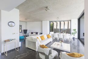 Protaras Holiday Villa El34 - Seafront Villa