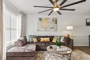 Day Dreamer Minutes to Stadium With Fire pit and Parking