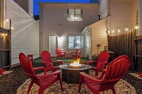 Day Dreamer Minutes to Stadium With Fire pit and Parking
