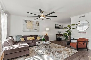 Day Dreamer Minutes to Stadium With Fire pit and Parking