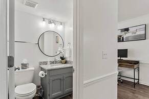 Day Dreamer Minutes to Stadium With Fire pit and Parking