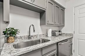 Day Dreamer Minutes to Stadium With Fire pit and Parking