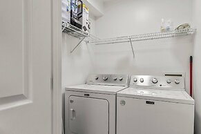 Day Dreamer Minutes to Stadium With Fire pit and Parking