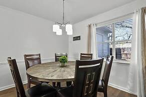 Day Dreamer Minutes to Stadium With Fire pit and Parking