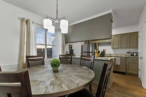 Day Dreamer Minutes to Stadium With Fire pit and Parking