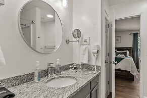 Day Dreamer Minutes to Stadium With Fire pit and Parking