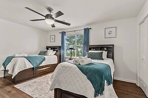 Day Dreamer Minutes to Stadium With Fire pit and Parking