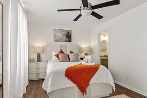 Day Dreamer Minutes to Stadium With Fire pit and Parking